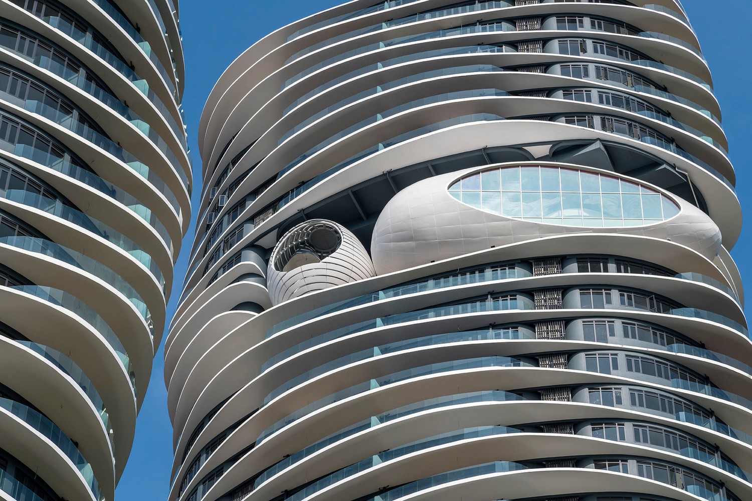 如同科幻世界的建筑,马来西亚槟城最高"双塔"|槟城|双塔|塔楼_新浪