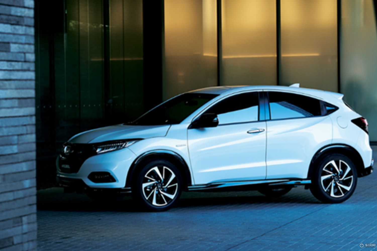 本田小改款vezel官图发布 外观更佳运动