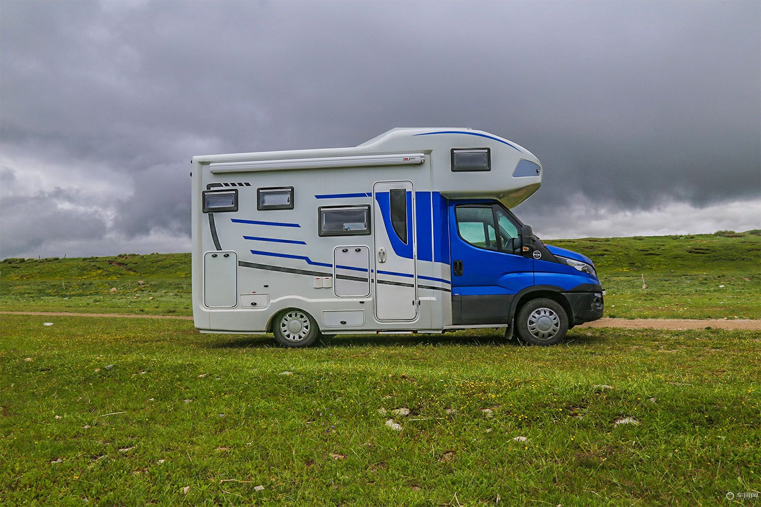 诗和远方的承载者 带你体验进口依维柯房车