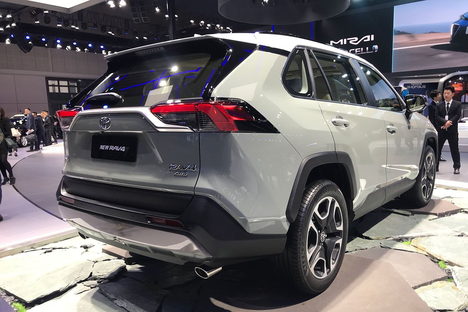 2019上海车展:一汽丰田全新荣放首发亮相