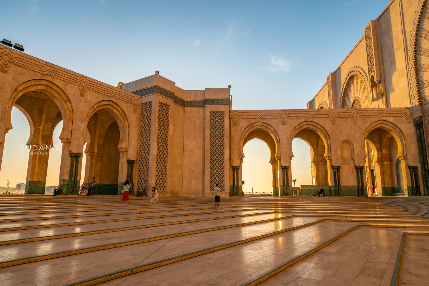中国女孩穷游非洲被耗资5亿多美元的清真寺所震撼太美了