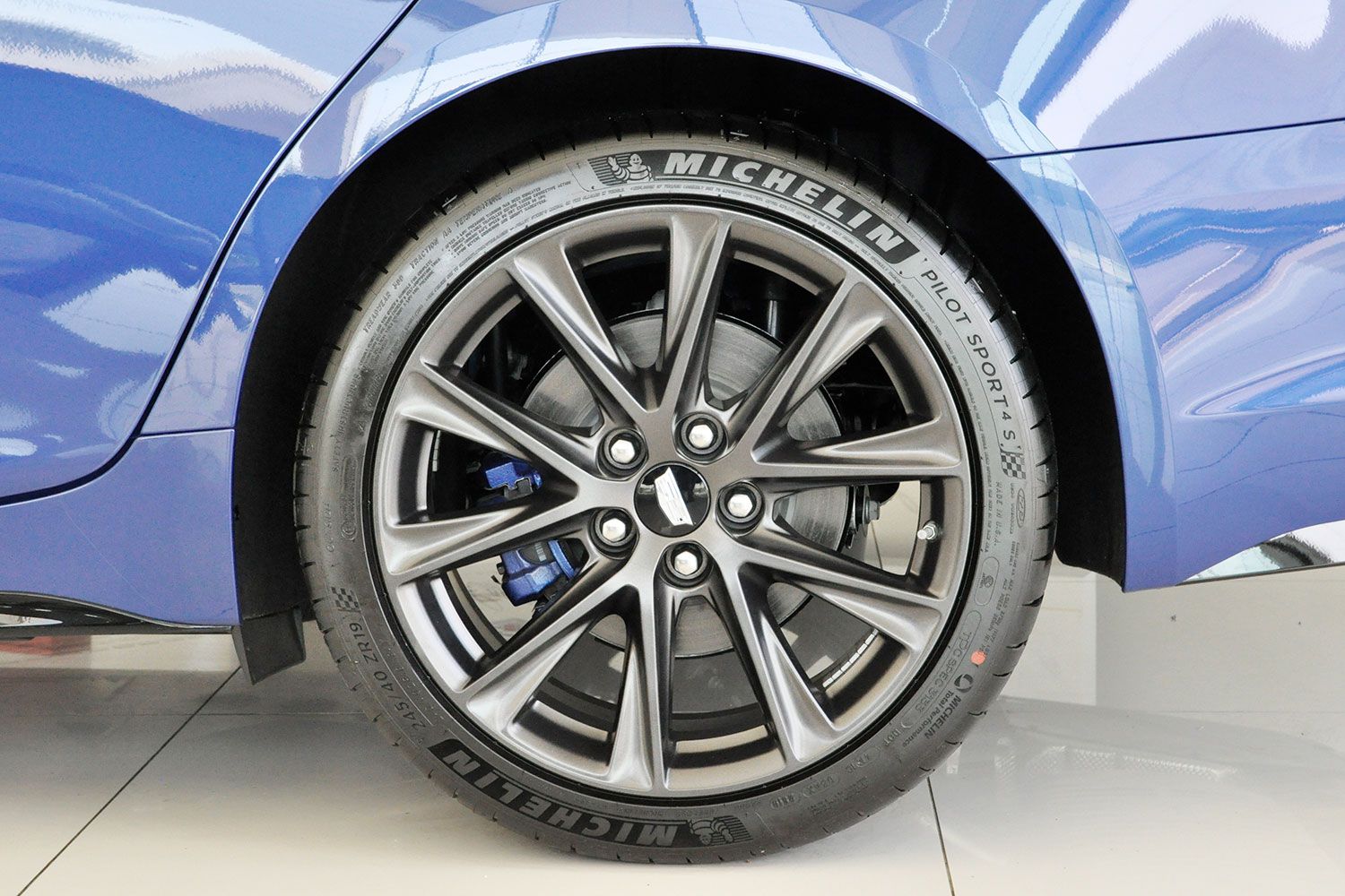 新豪华格调轿车凯迪拉克ct5到店实拍