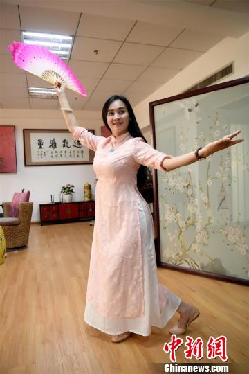 第五代刘三姐王予嘉放弃高薪坚守传承壮民族文化