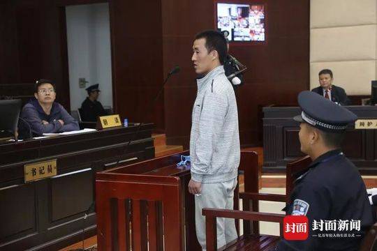 持枪杀害民警贾巴伍各 被告人阿约干子一案开庭审理