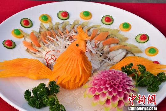 现场鱼肴菜品展现 马芙蓉 摄 现场鱼肴菜品展现 马芙蓉 摄