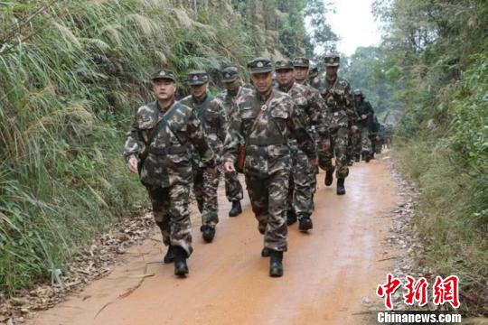 广东罗浮山下砺精兵 惠州武警拉开训练战幕