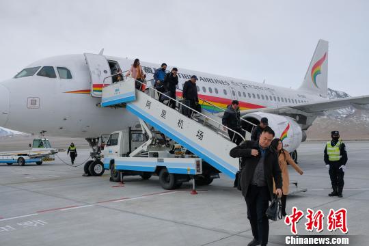 阿里昆莎机场地面服务部副经理白玛玉珍介绍,8日当天,西藏航空的航班