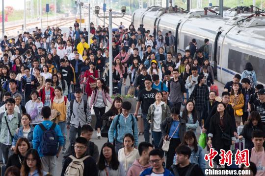 男子见不得前儿媳跟别人言谈亲密 提刀伤人被刑拘