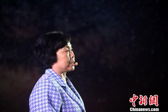 崔向群院士:中国急需建造12米大型光学红外望远镜 崔向群院士在中国·天泉湖天文论坛上发表主题演讲。 孙自法 摄