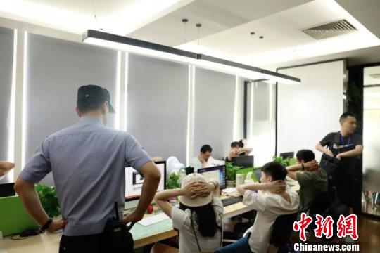 抓捕现场。警方供图