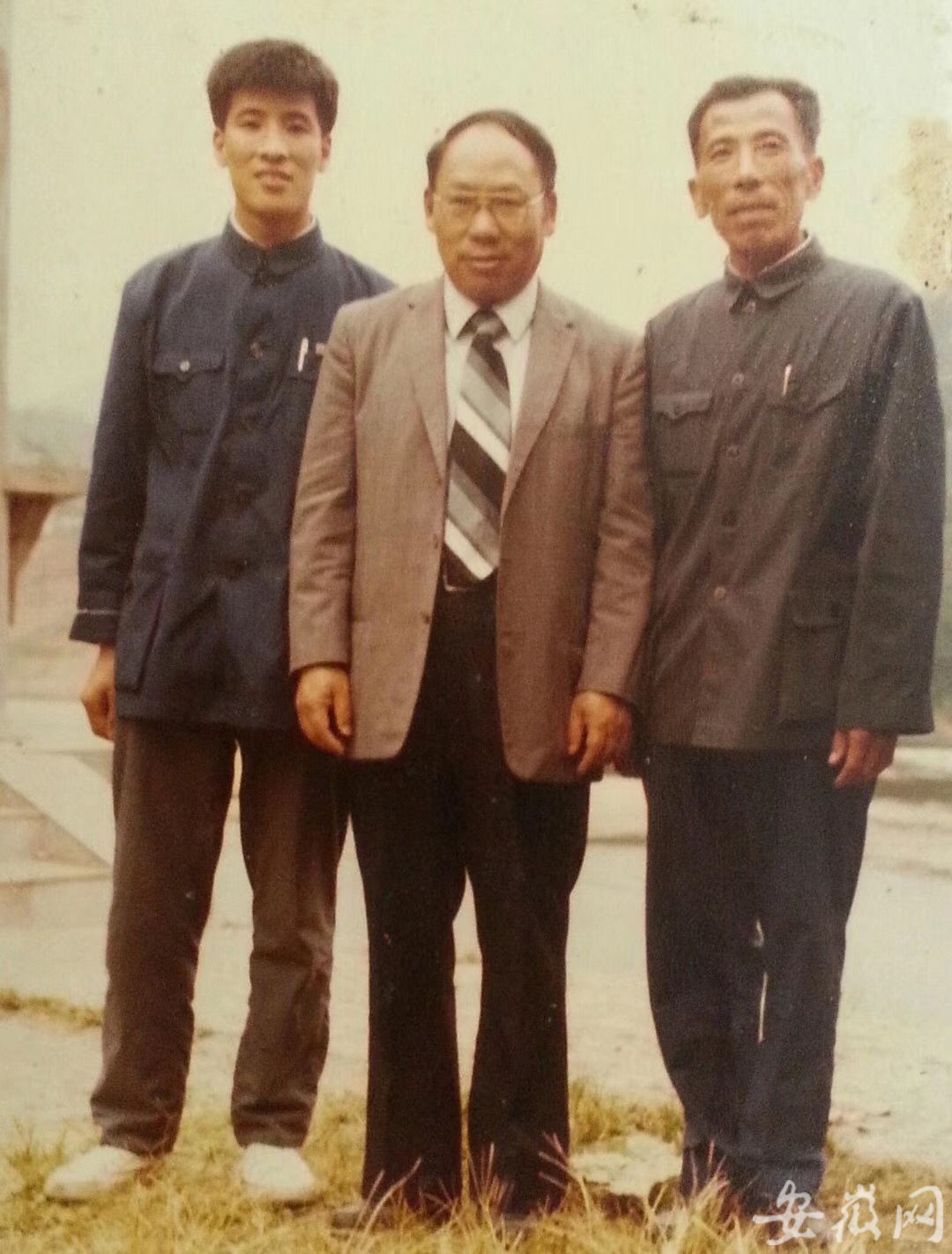 得像张