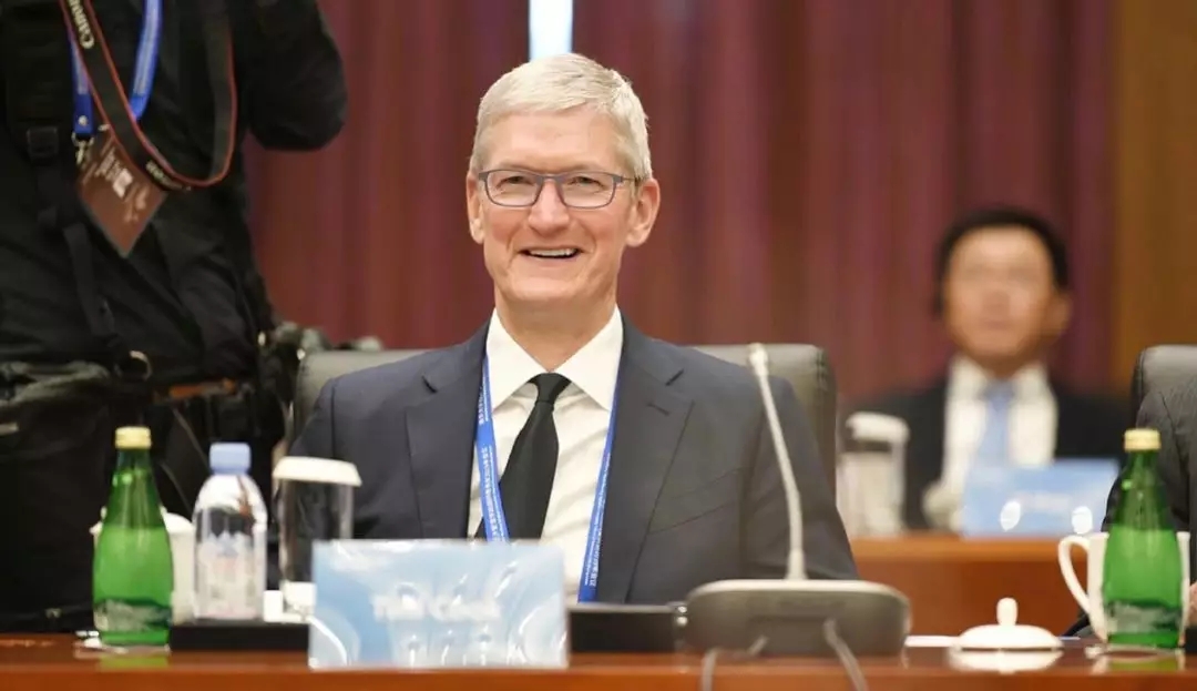 　清华经管学院顾问委员会新任主席、苹果公司（Apple）首席执行官蒂姆·库克（Tim Cook）主持会议