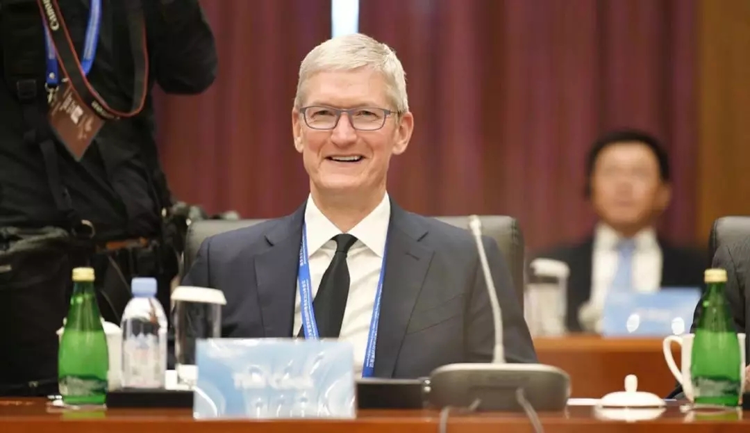 　清华经管学院顾问委员会新任大大、苹果公司（Apple）首席执行官蒂姆·库克（Tim Cook）主持会议