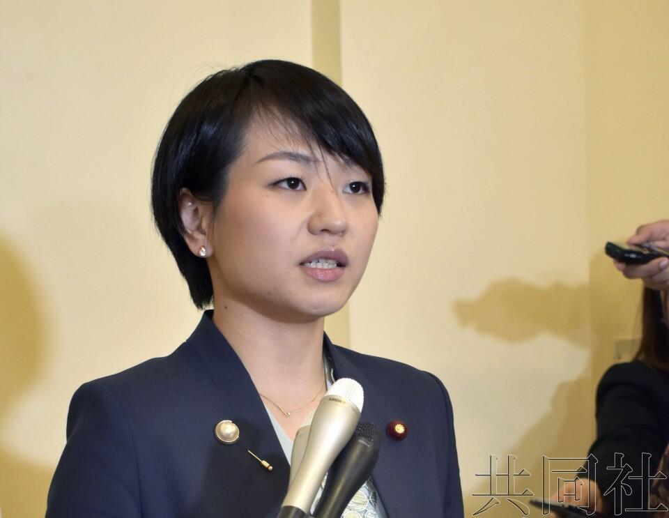 日本女防卫政务官铃木贵子