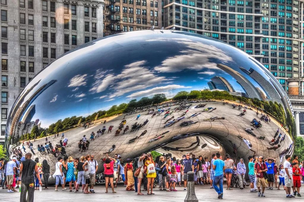 1云 门 cloud gate 说起芝加哥的地标建筑, 不锈钢"豆子"——云门绝对