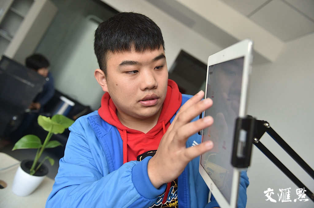 微笑哥直播间月售万元绿植