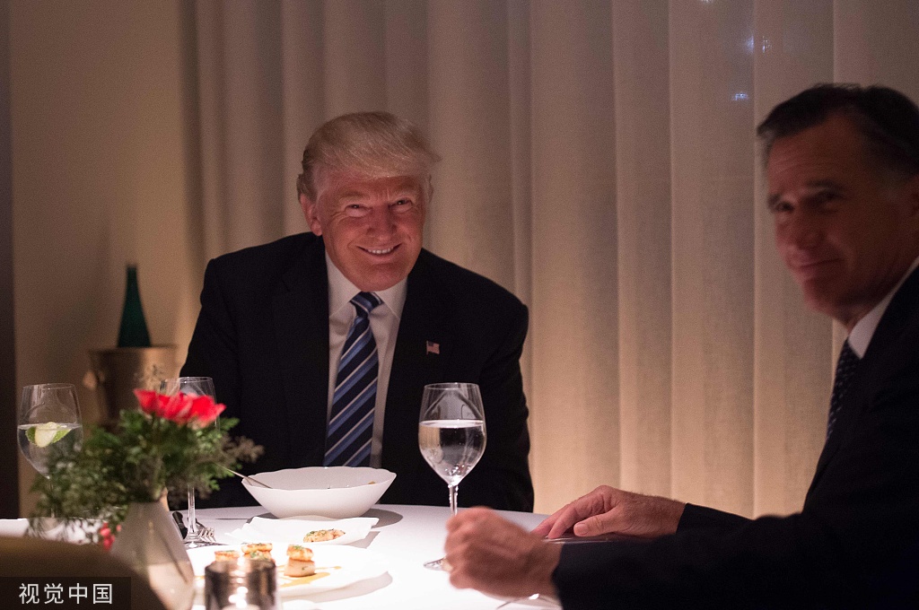 2016年11月29日，还是美国候任总统的特朗普与罗姆尼一同用餐  @视觉中国