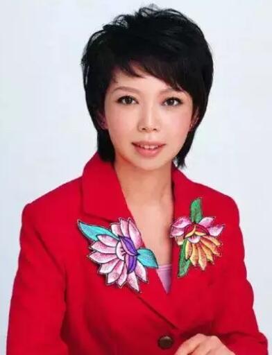 走近央视主播田薇从最后一排到世界青年领袖