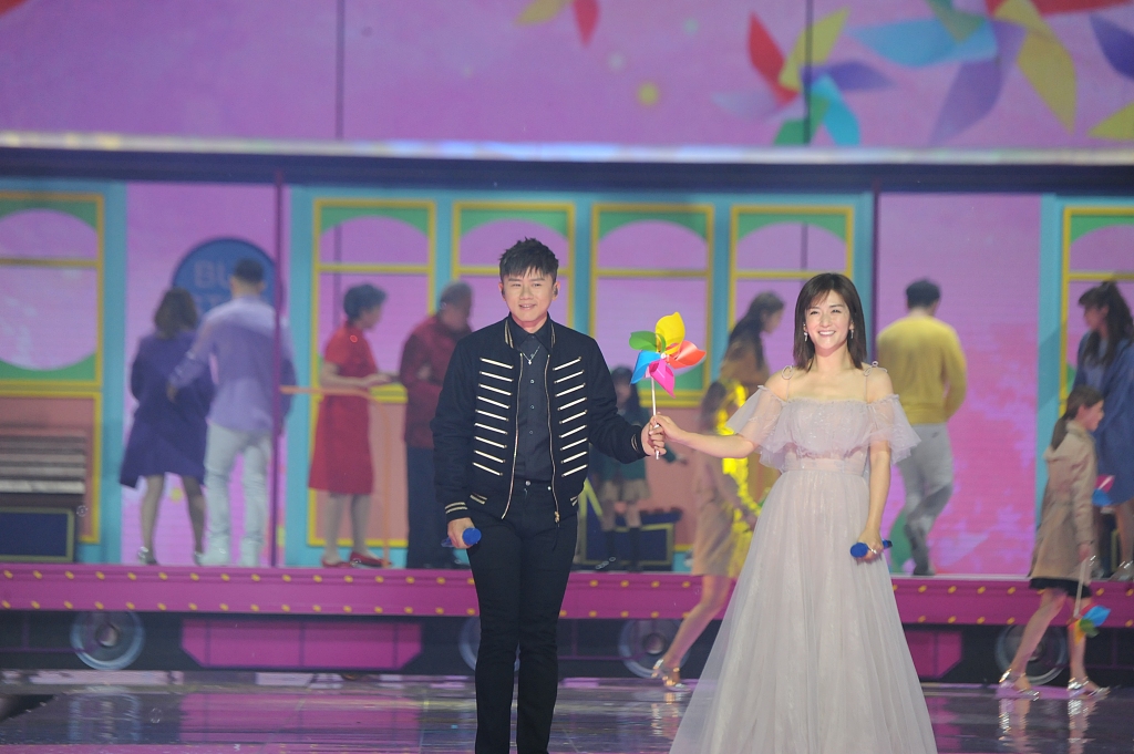 谢娜张杰合唱撒狗粮,互曝收到最爱的礼物