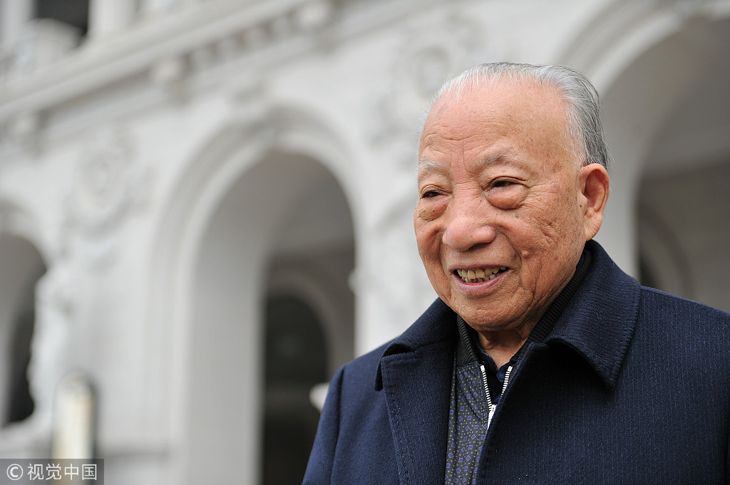 徐氏父子:横店王国背后的徐氏父子:影业帝国从丝厂起家 横店集团创始人徐文荣。图/视觉中国