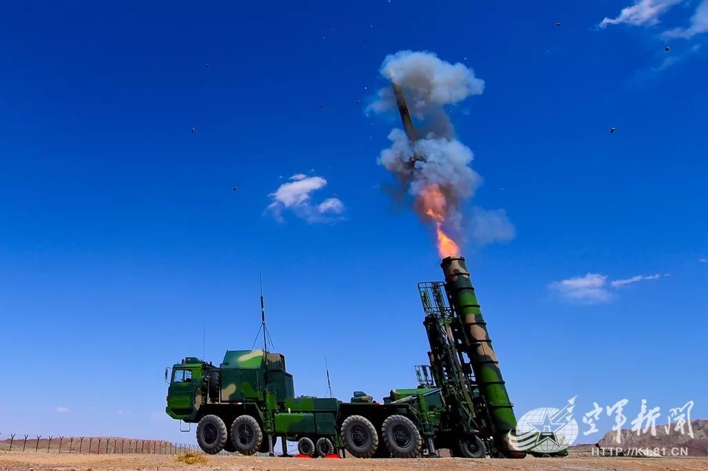 人民空军70年空军地面防空兵弯弓引箭射天狼