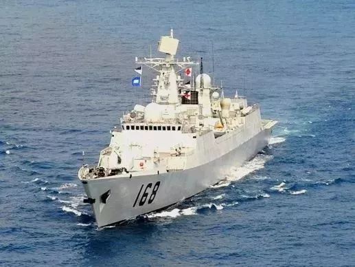 护卫舰巢湖舰综合补给舰微山湖舰▲共完成41批588艘中外船舶护航任务