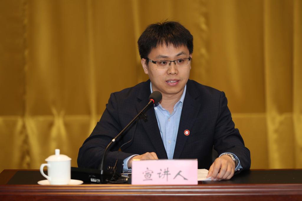 能动学院青年教师田文喜在宣讲中表示:"老一辈交大人实际行动,凝练出