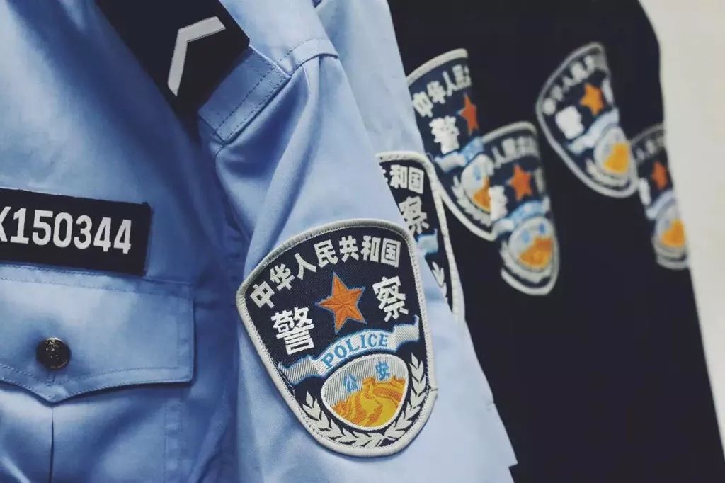 红与蓝,给城市的另一种真情告白……|平安|真情告白|党徽_新浪新闻