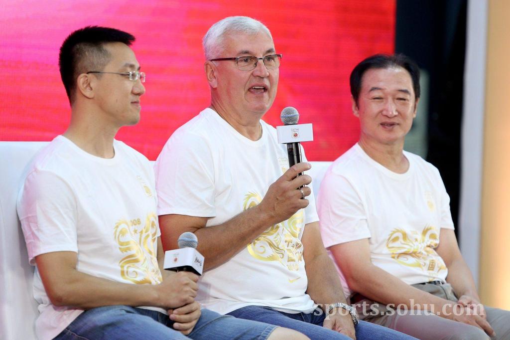 2008中国男篮重聚 姚明易建联侃侃而谈