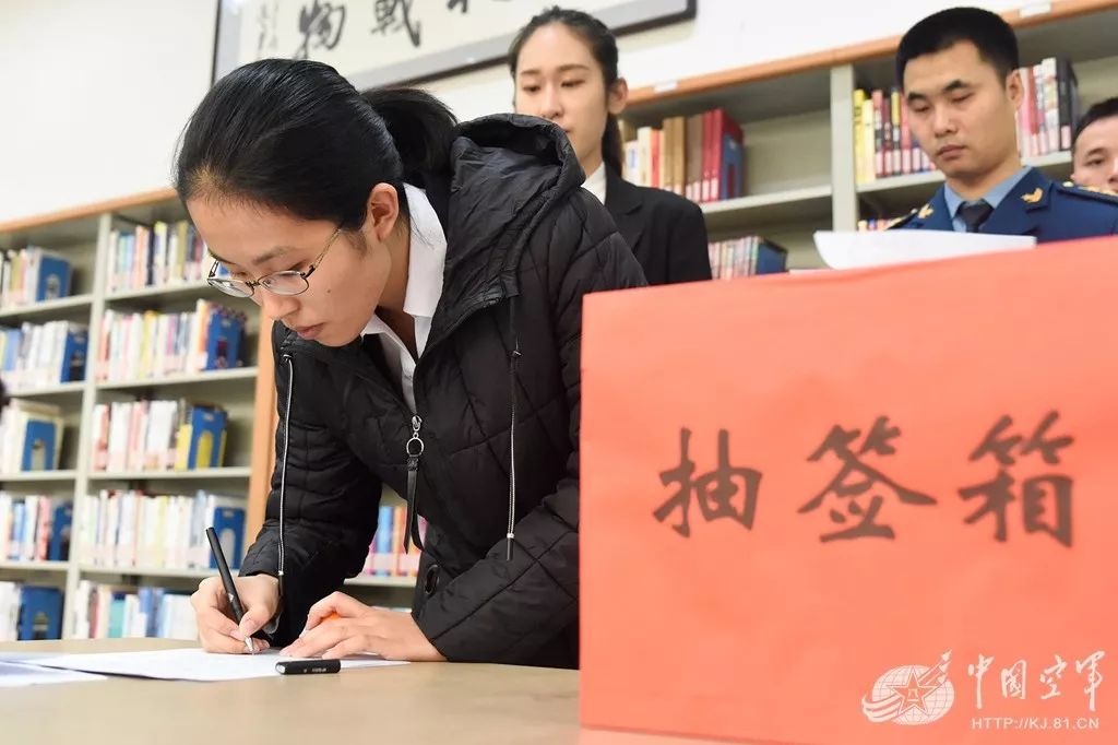 面试|考生|考官_新浪军事_新浪网