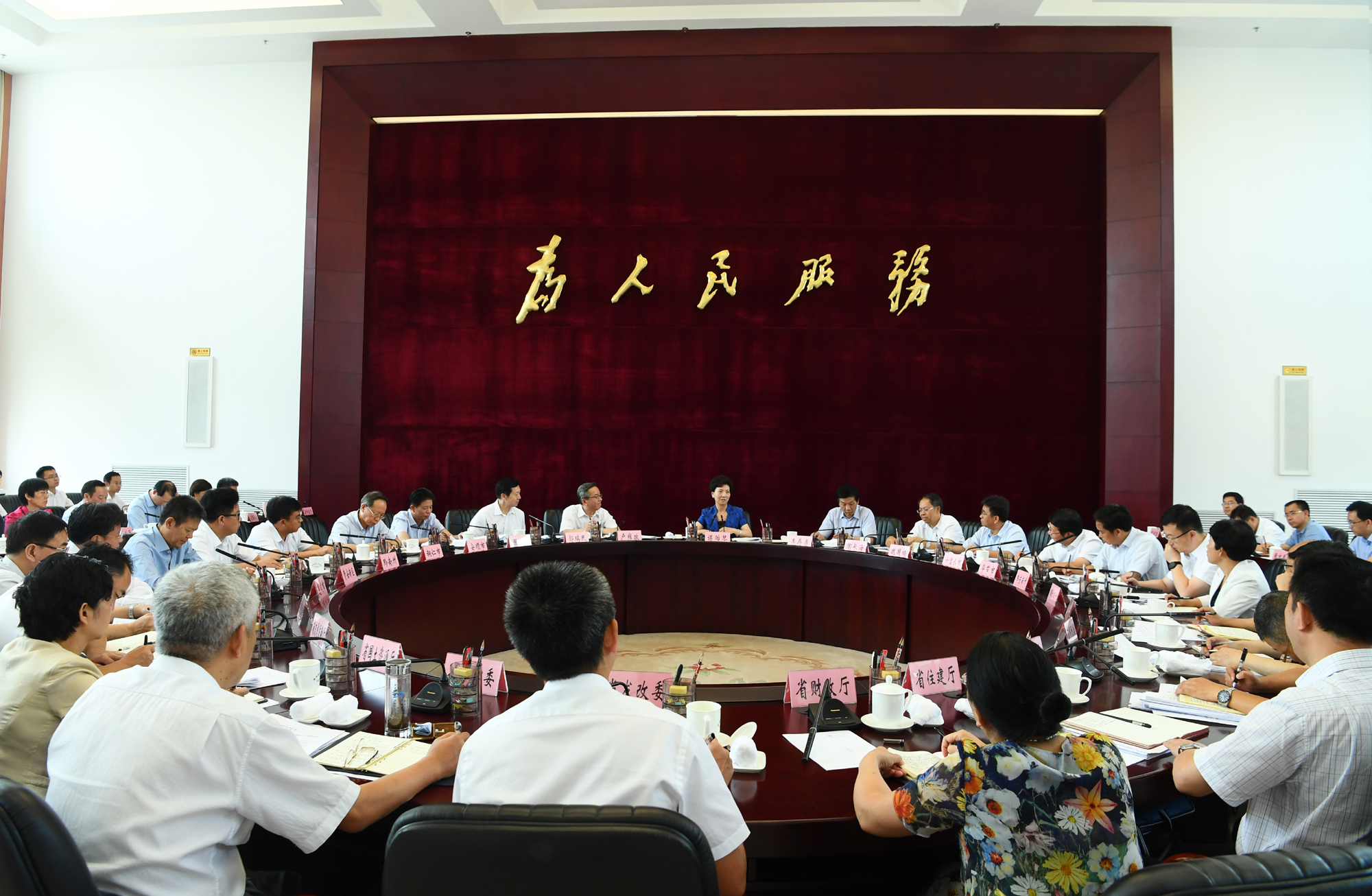 谌贻琴省长主持召开省政府专题会部署全省补短板扩内需增后劲工作