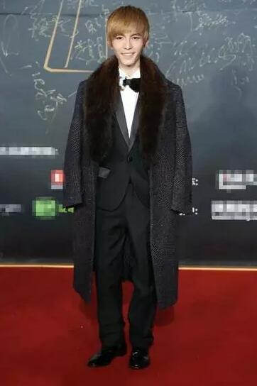 郭敬明因为穿大衣秒变小金人?这绝对是大衣被黑的最惨的一次