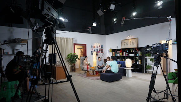 重庆电视台再推金牌方言喜剧重庆一家人今晚开播