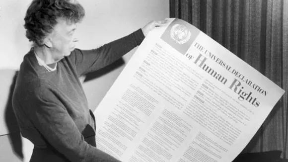 1948年12月，联合国大会通过了《世界人权宣言》
