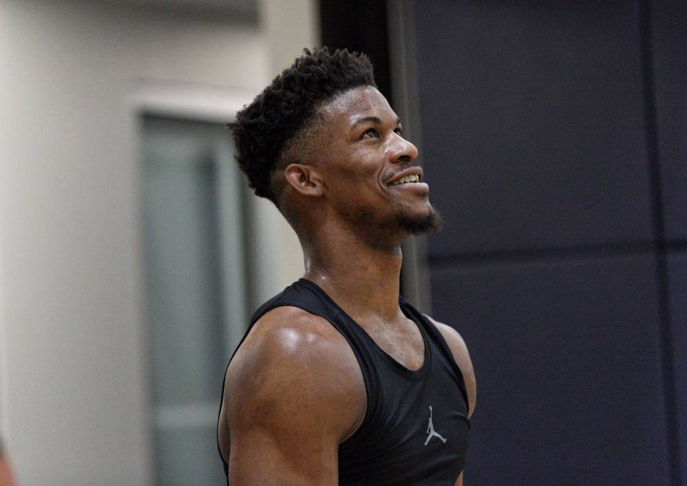 复出将至?森林狼官推晒巴特勒训练照