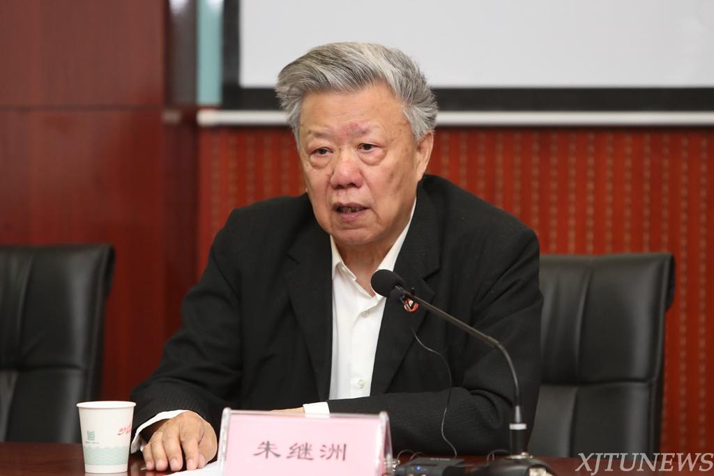 西迁老教授朱继洲,西迁教职工子女杨华多,青年教师田文喜结合自身经历