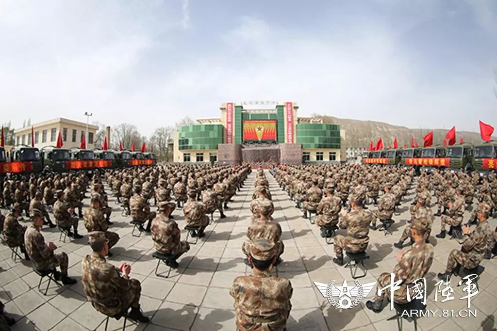 陆军青藏兵站部某汽车团:军功章献给"半边天"