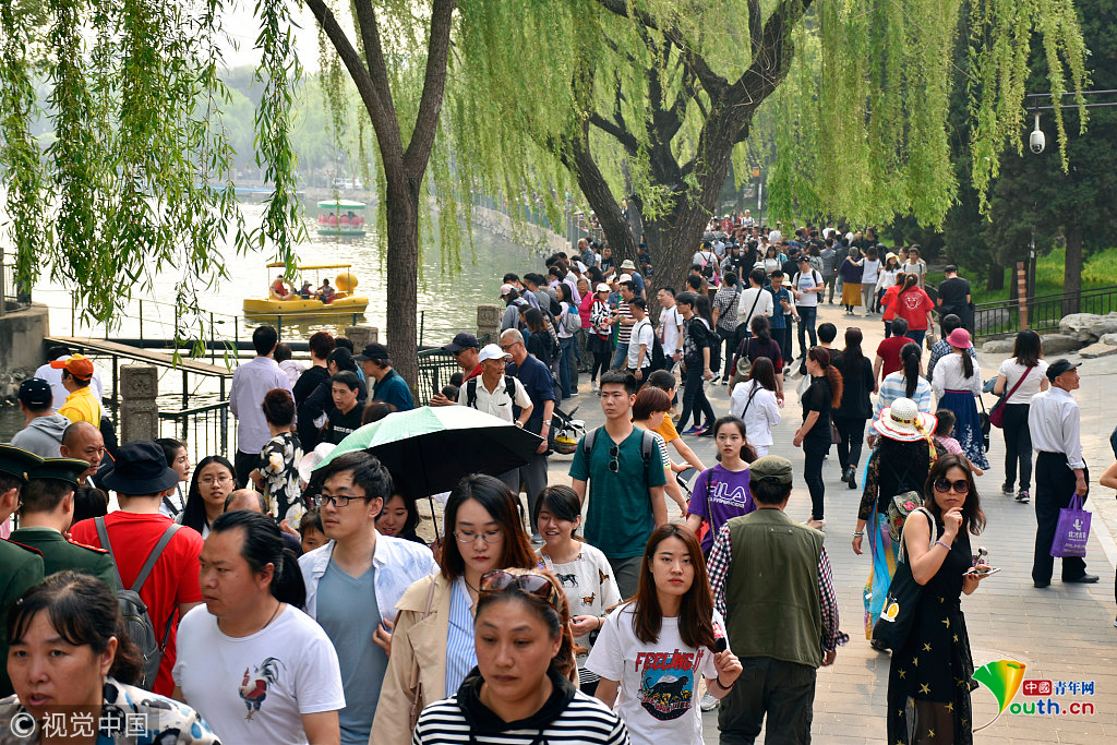 五一小长假开启人山人海模式