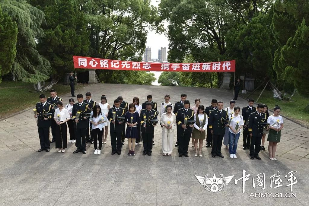 驻地党委政府对部队建设非常支持,景区免费为官兵及家属开放.