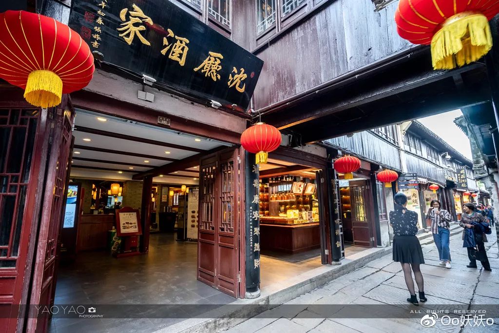 沈厅酒家,是周庄镇上最大最富有水乡特色的酒家.