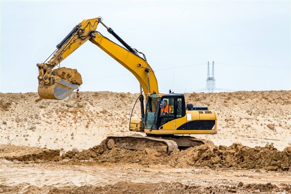 沈红霞:用挖掘机挖掘出千万市场