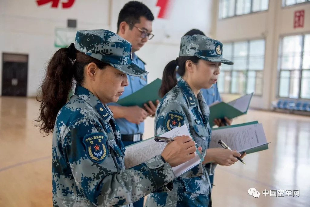 这次考核她们亮出了"打仗"名片|号手|女兵|卫勤_新浪军事_新浪网