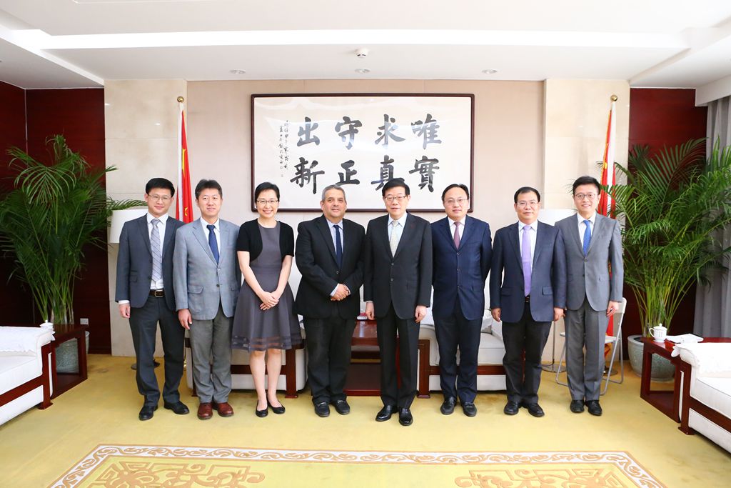 李伟主任接受英国经济学家杂志专访