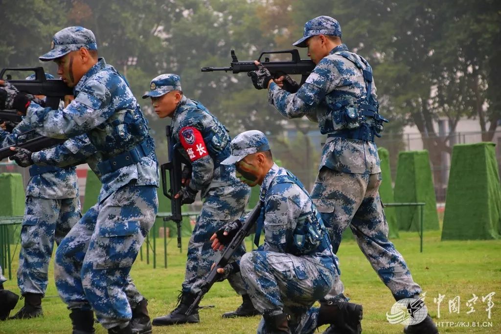 科目四:班的战斗行动掩护搜索.火力压制.精确狙击.穿越障碍.快速前进.