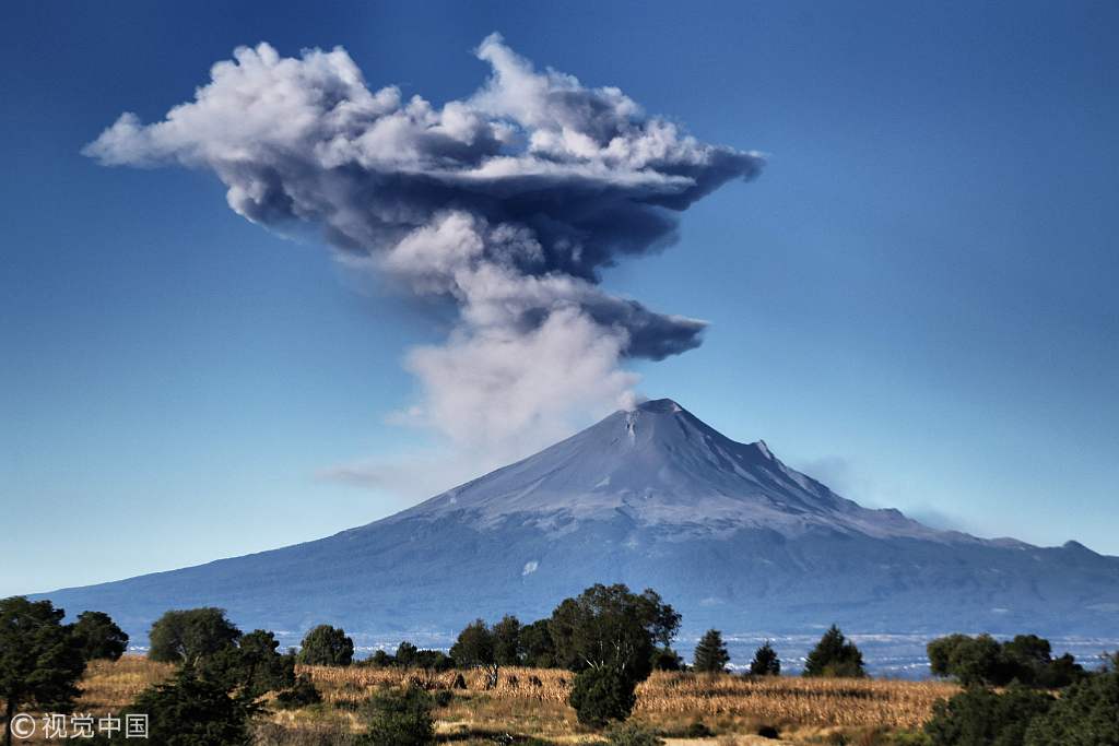 卡特迈火山爆发图片