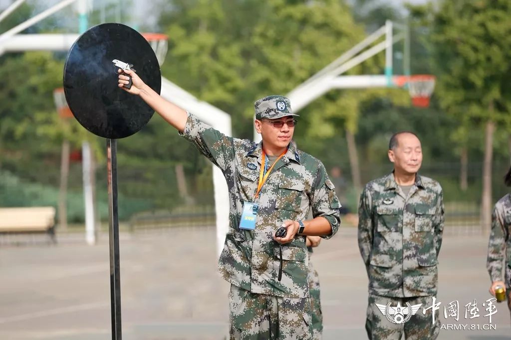 群雄乍起,英雄谁属?赛场就是战场!"啪!"发令枪就是冲锋号!