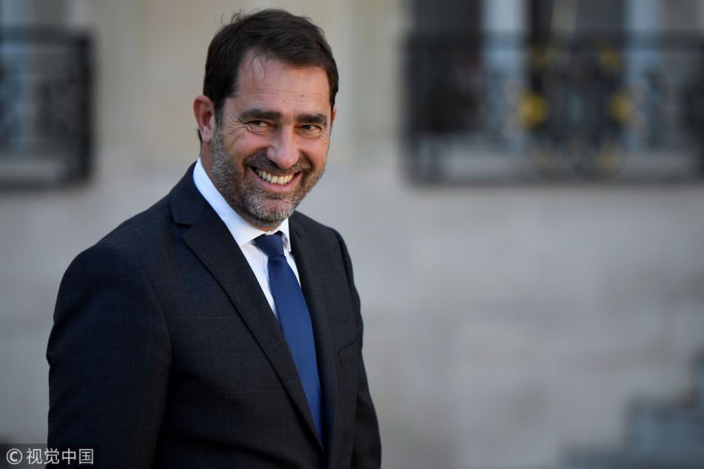 法国总理爱德华·菲利普与法国总统马克龙(图片来源:法新社)