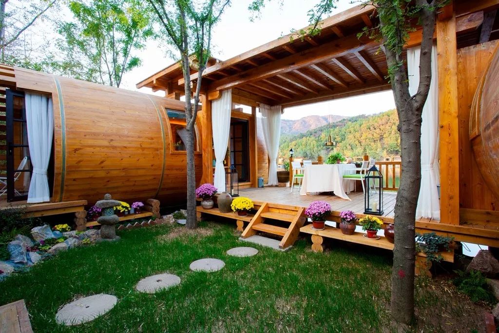 谁这么霸气,在这九如山间用这巨型红颜木桶"酿酒"