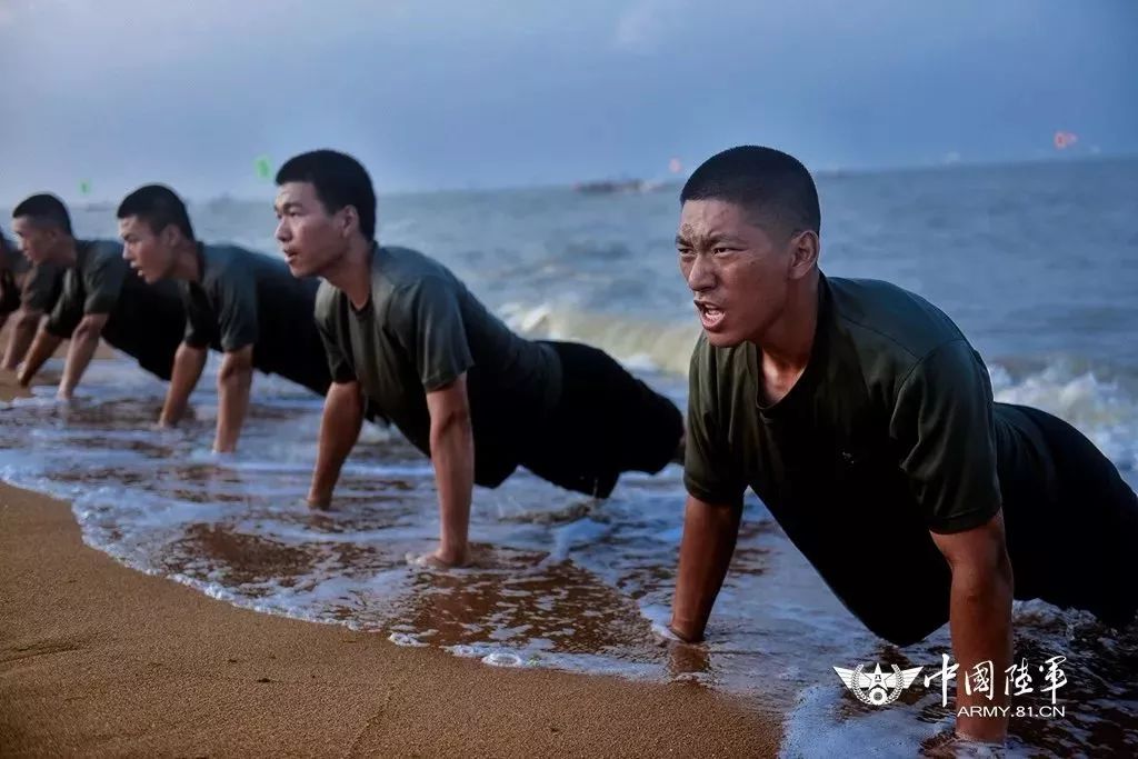 你可曾真正凝视过一名军人|军人|陆军|汗水_新浪军事_新浪网