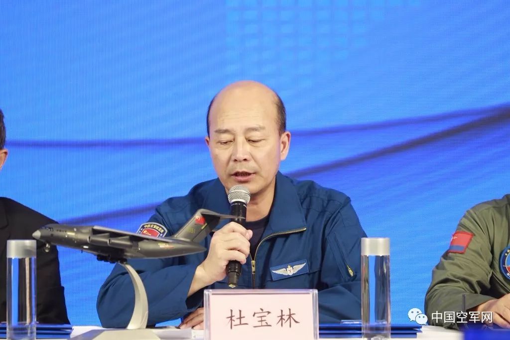 运-20部队指挥员 杜宝林下一步将瞄准未来作战需要,抓紧练兵备战,在歼